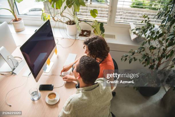 caucasian female employee and hispanic call center manager in sy - customer retention stock pictures, royalty-free photos & images