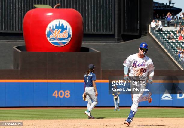 Pete Alonso of the New York Mets in action against the Seattle Mariners at Citi Field on September 03, 2023 in New York City. The Mets defeated the...