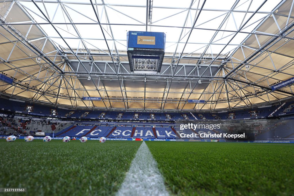 FC Schalke 04 v Karlsruher SC - Second Bundesliga
