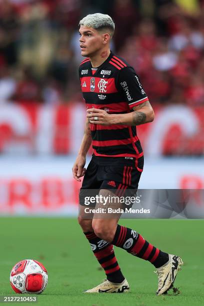 Ayrton Lucas of Flamengo controls the ball during the first leg of the final of Campeonato Carioca 2024 betwee Nova Iguaçu and Flamengo at Maracana...