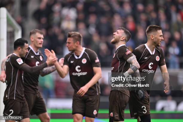 Marcel Hartel of FC St. Pauli celebrates with teammates after scoring his team's first goal during the Second Bundesliga match between FC St. Pauli...