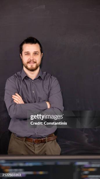Programmer Vertical Screen Photos and Premium High Res Pictures - Getty ...