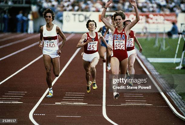 Mary Decker of the USA crosses the finish line to win the IAAF World Championship 3000 metre Women's Final on August 10, 1983 in the Olympic Stadium...