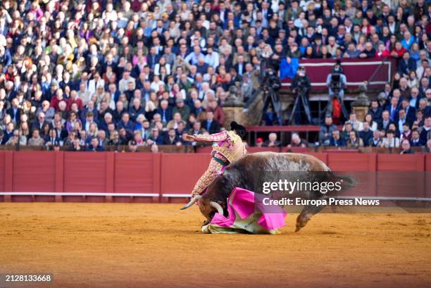 Bullfighter Morante de la Puebla during his bullfight at the Maestranza during the first bullfighting season of the Maestranza on March 31 in...