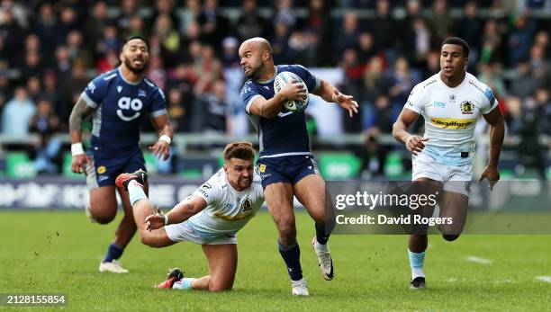 Tom O'Flaherty of Sale Sharks breaks away from Henry Slade during the Gallagher Premiership Rugby match between Sale Sharks and Exeter Chiefs at the...