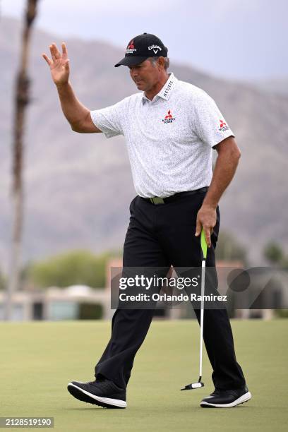 Retief Goosen of South Africa acknowledges the crowd after a putt on the 18th green during the third round of The Galleri Classic at Mission Hills...