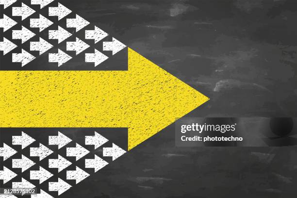 illustrazioni stock, clip art, cartoni animati e icone di tendenza di concetti di leadership con frecce sullo sfondo di blackboad - modello di comportamento