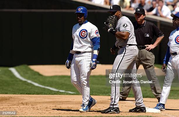 Chicago cubs sammy sosa swings hi-res stock photography and images