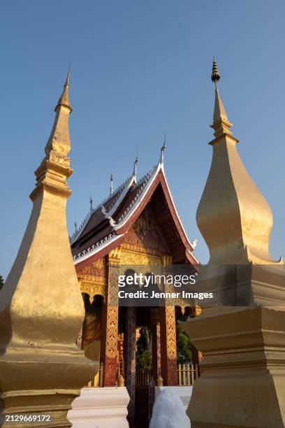 wat sensoukharam in luang prabang, laos. - jenner stock pictures, royalty-free photos & images
