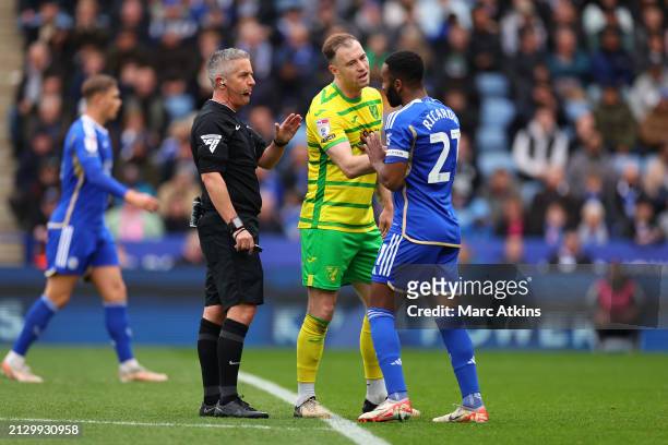 Referee Darren Bond intervenes as Ashley Barnes of Norwich City and Ricardo Pereira of Leicester City clash during the Sky Bet Championship match...