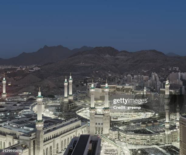 the kaaba and its surroundings during maghrib prayer. - mecca stock pictures, royalty-free photos & images