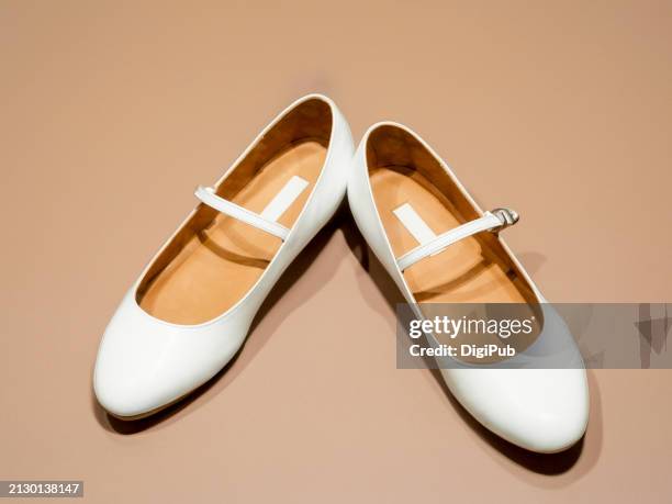 elegance in simplicity: classic white leather mary jane flats - jane withes stock pictures, royalty-free photos & images