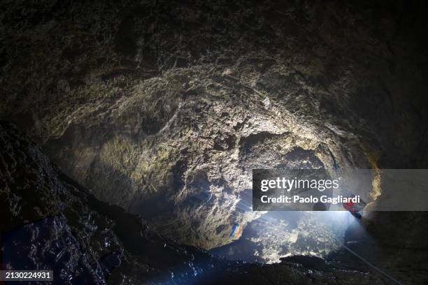 chiocchio-höhle - grotte stock-fotos und bilder