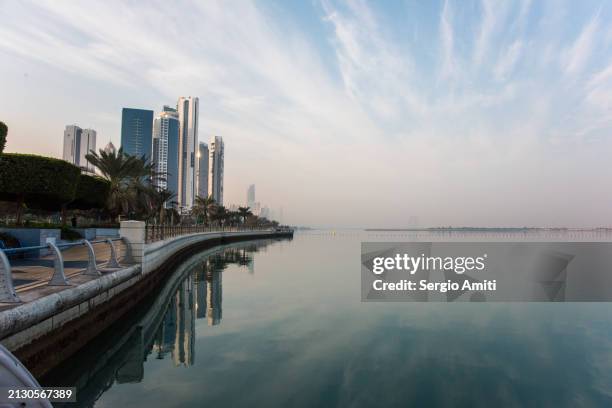 abu dhabi corniche - abu dhabi stock pictures, royalty-free photos & images