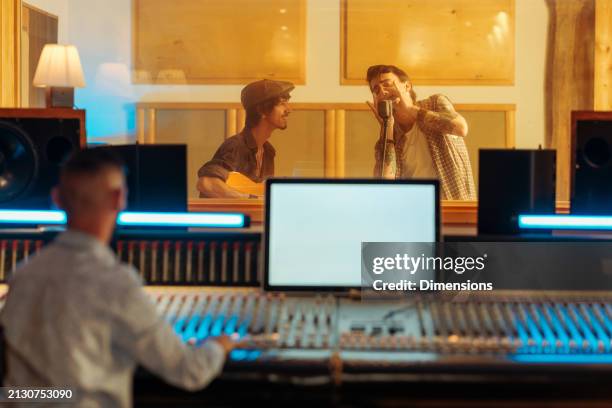 Backshot Song 34 Backshot Stock Photos, High-Res Pictures, and Images - Getty Images