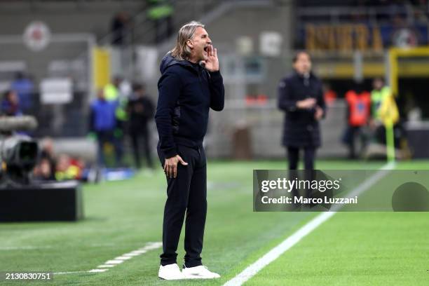 Davide Nicola, Head Coach of Empoli FC, gives the team instructions during the Serie A TIM match between FC Internazionale and Empoli FC at Stadio...