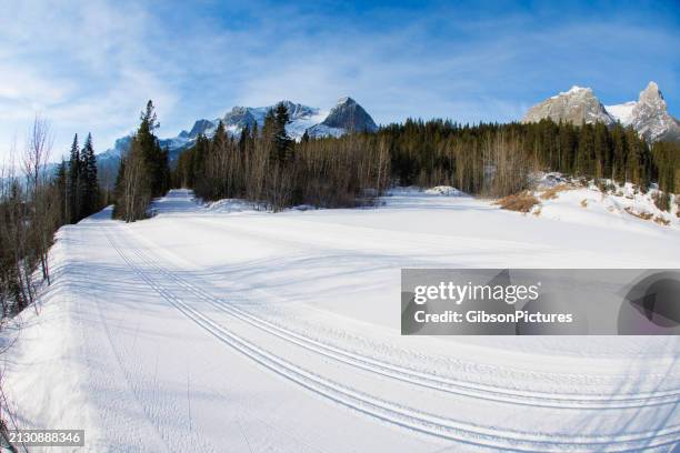 Ski Mount Rundle 1,235 Mt Rundle Stock Photos, High-Res Pictures, and Images - Getty Images