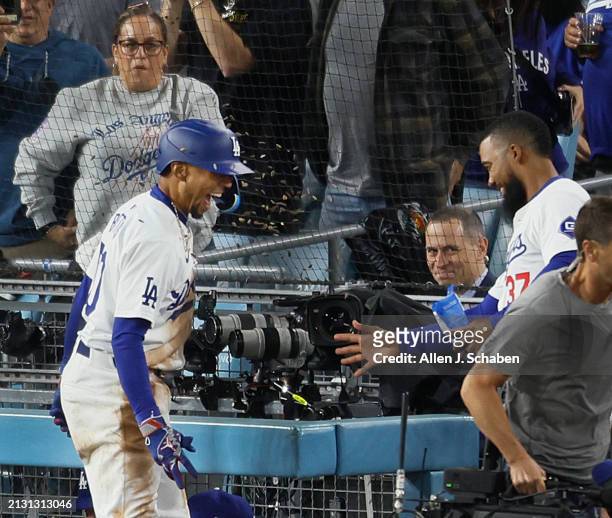 Los Angeles, CA Dodgers right fielder Teoscar Hernández, right, showers Dodgers' Mookie Betts with sunflower seeds after hitting a homer past the...