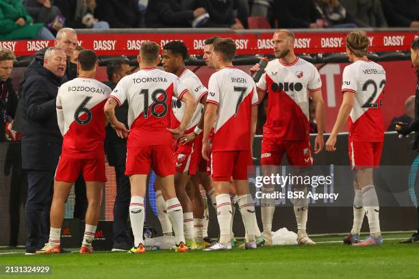 Head Coach Ron Jans of FC Utrecht instructing Can Bozdogan of FC Utrecht, Jens Toornstra of FC Utrecht, Ryan Flamingo of FC Utrecht, Victor Jensen of...