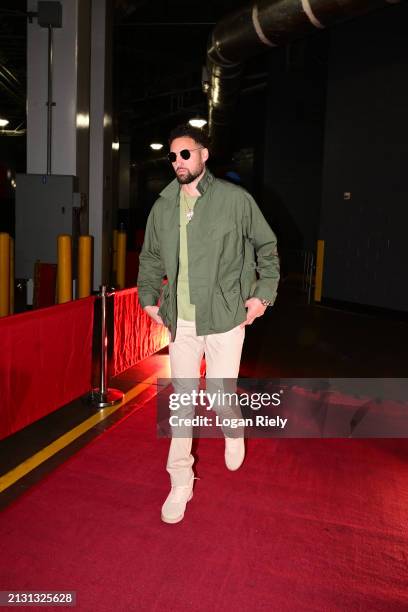 Klay Thompson of the Golden State Warriors arrives to the arena before the game against the Houston Rockets on April 4, 2024 at the Toyota Center in...