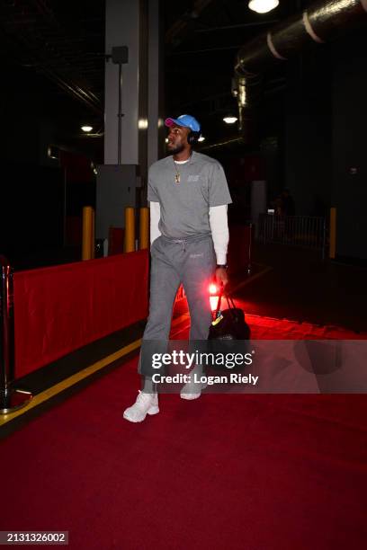 Kevon Looney of the Golden State Warriors arrives to the arena before the game against the Houston Rockets on April 4, 2024 at the Toyota Center in...