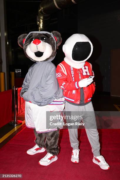 Dunkstranatu Rockets 868 Golden State Warriors Mascot Stock Photos, High-Res Pictures, and ...