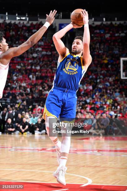 Klay Thompson of the Golden State Warriors shoots the ball during the game against the Houston Rockets on April 4, 2024 at the Toyota Center in...