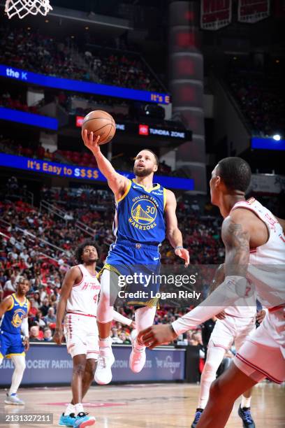 Stephen Curry of the Golden State Warriors shoots the ball during the game against the Houston Rockets on April 4, 2024 at the Toyota Center in...