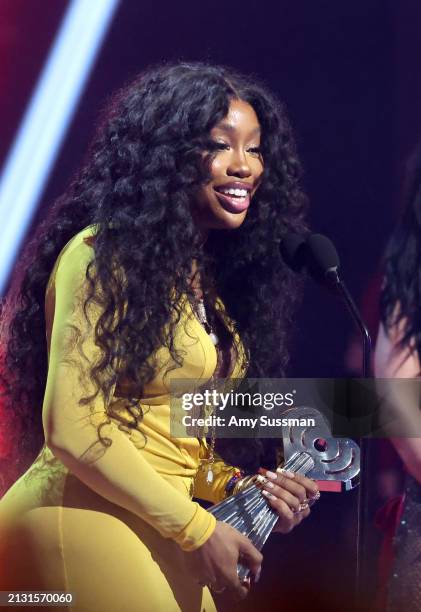 Accepts the Song of The Year Award for "Kill Bill" onstage during the 2024 iHeartRadio Music Awards at Dolby Theatre on April 01, 2024 in Hollywood,...