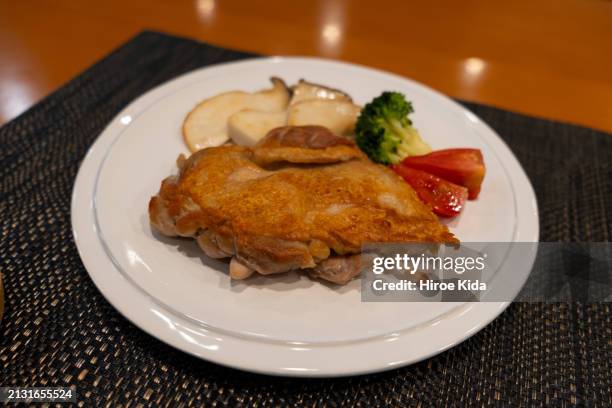 chicken saute - chicken saute stock pictures, royalty-free photos & images