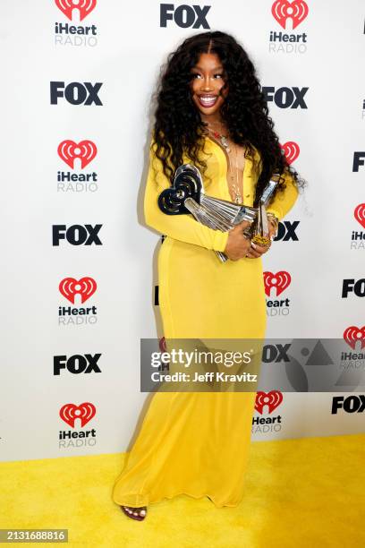 Winner of the R&B Song of the Year, R&B Album of the Year, and R&B Artist of the Year awards, poses in the press room during the 2024 iHeartRadio...