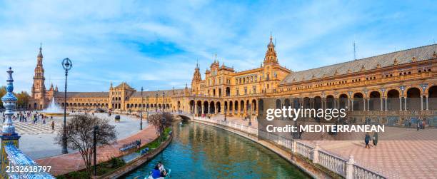 sevilla seville plaza de espana square in andalusia spain - estrecho descripción física fotografías e imágenes de stock