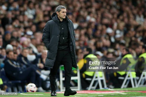 Ernesto Valverde, Head Coach of Athletic Club, reacts during the LaLiga EA Sports match between Real Madrid CF and Athletic Bilbao at Estadio...