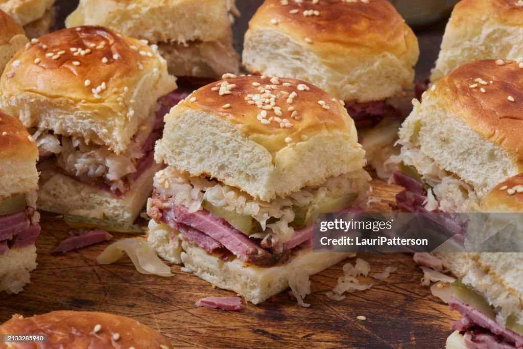 Hawaiian Roll Reuben Sliders