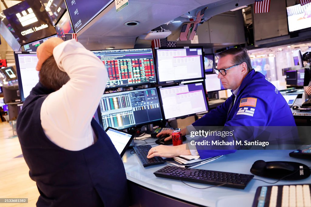Stocks Slide For Second Day In Row, Closing Down
