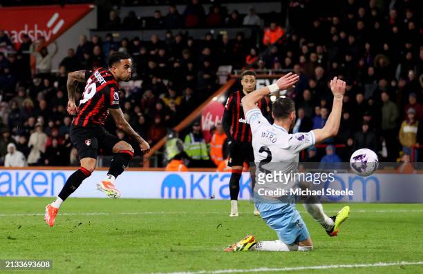 Justin Kluivert of AFC Bournemouth scores his team's first goal during the Premier League match between AFC Bournemouth and Crystal Palace at the...