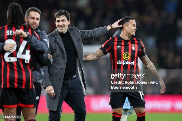 Head Coach Andoni Iraola with goal-scorer Justin Kluivert of Bournemouth after thei sides 1-0 win during the Premier League match between AFC...