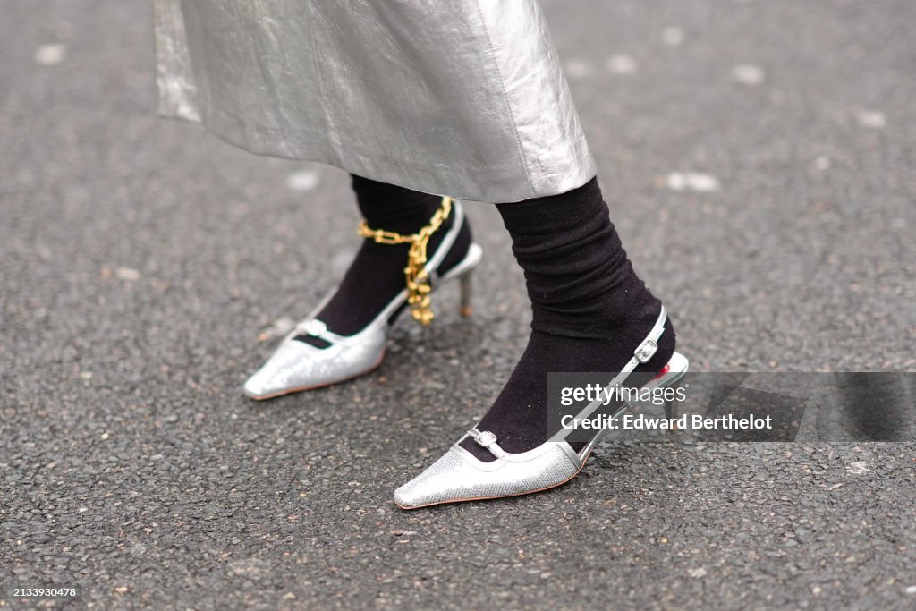 Street Style - Paris Fashion Week - Womenswear Fall/Winter 2024/2025 - Day Four