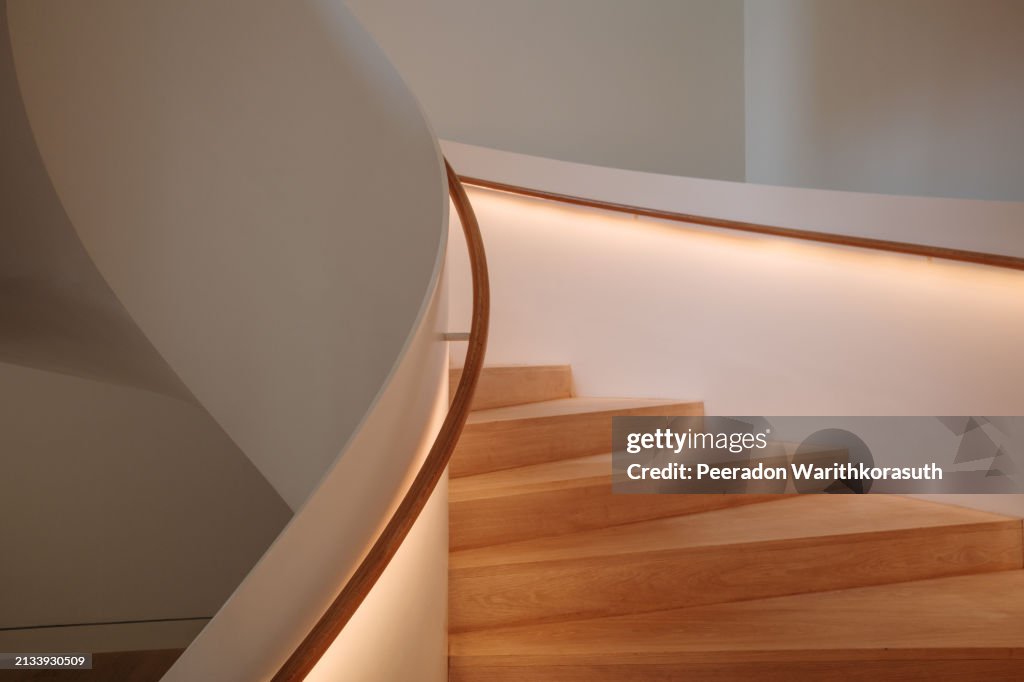 Staircase featuring a smooth curve.