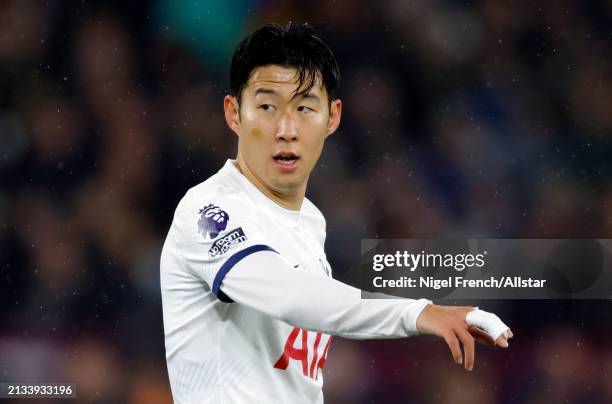 Heung-Min Son of Tottenham Hotspur pointing during the Premier League match between West Ham United and Tottenham Hotspur at London Stadium on April...