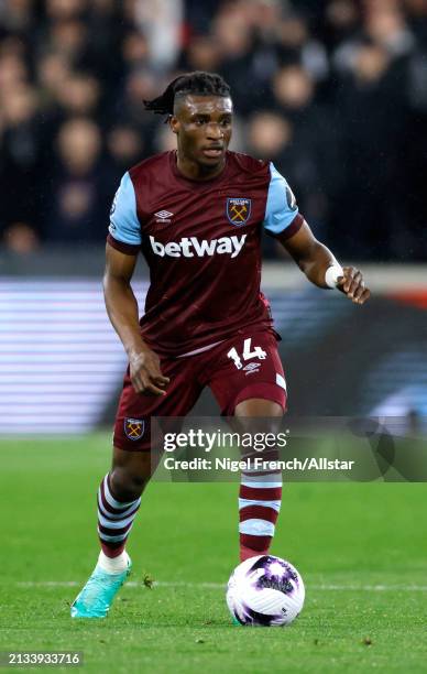 Mohammed Kudus of West Ham United on the ball during the Premier League match between West Ham United and Tottenham Hotspur at London Stadium on...