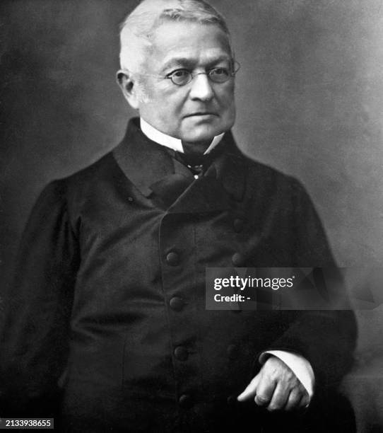 Portrait non daté du journaliste et homme politique Adolphe Thiers. Plusieurs fois ministre et président du Conseil, il est l'âme de la réaction...