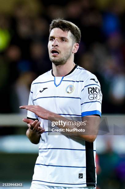 Berat Djimsiti of Atalanta BC greets the fans during the Coppa Italia Semi-Final 1st leg match between ACF Fiorentina and Atalanta BC at Stadio...