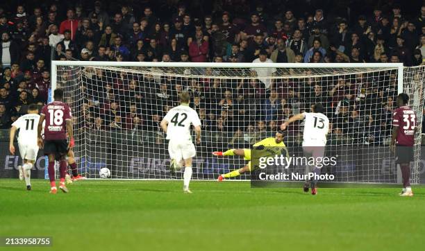 Antonio Candreva of US Salernitana 1919 is scoring a goal from a penalty during the Serie A TIM match between US Salernitana and US Sassuolo in...