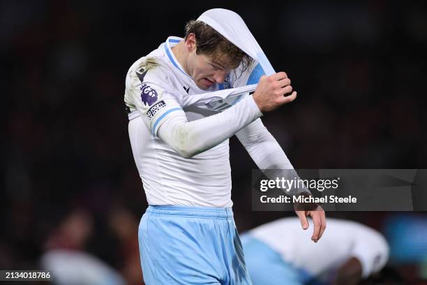 Joachim Andersen of Crystal Palace pulls his shirt over his head at the final whistle during the Premier League match between AFC Bournemouth and...