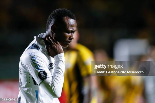 Nathan Ribeiro of Gremio gestures during the Copa CONMEBOL Libertadores Group C match between The Strongest and Gremio at Hernando Siles Stadium on...