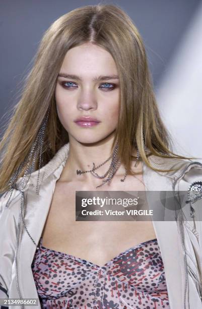 Natalia Vodianova walks the runway during the Chanel Ready to Wear Fall/Winter 2002-2003 fashion show as part of the Paris Fashion Week on March 12,...