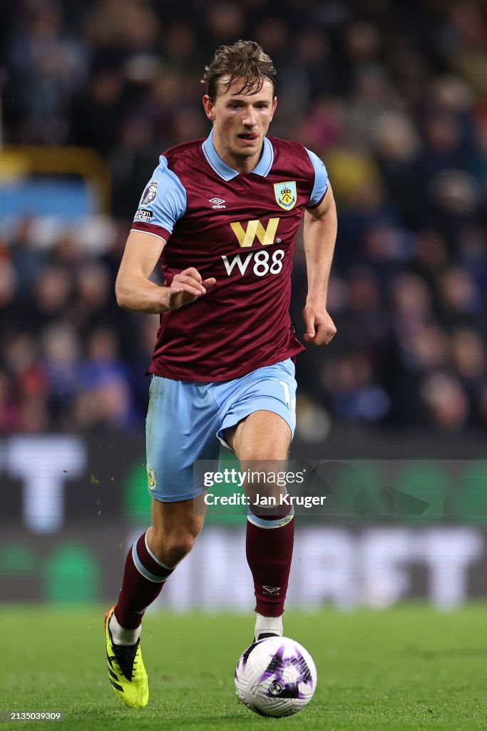 Burnley FC v Wolverhampton Wanderers - Premier League
