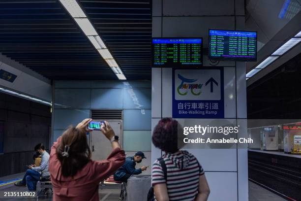 People check the timetable for the delayed trains caused by the earthquake at the Taipei Main Station on April 03, 2024 in Taipei, Taiwan. A 7.5...