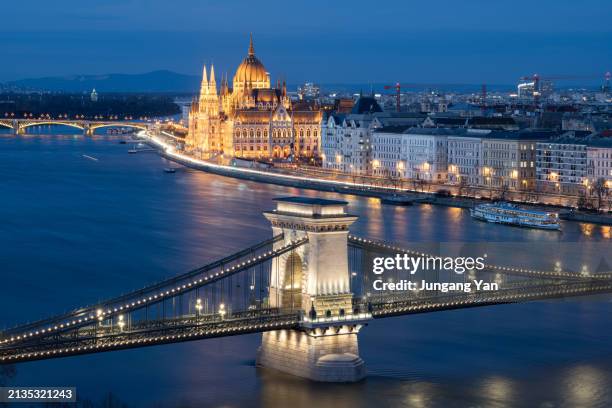 chain bridge, st. stephen's basilica and the river danube - chain bridge suspension bridge stock pictures, royalty-free photos & images